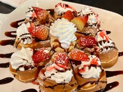 新鲜草莓乐园松饼-StayReal Cafe(长宁来福士广场东八区店)