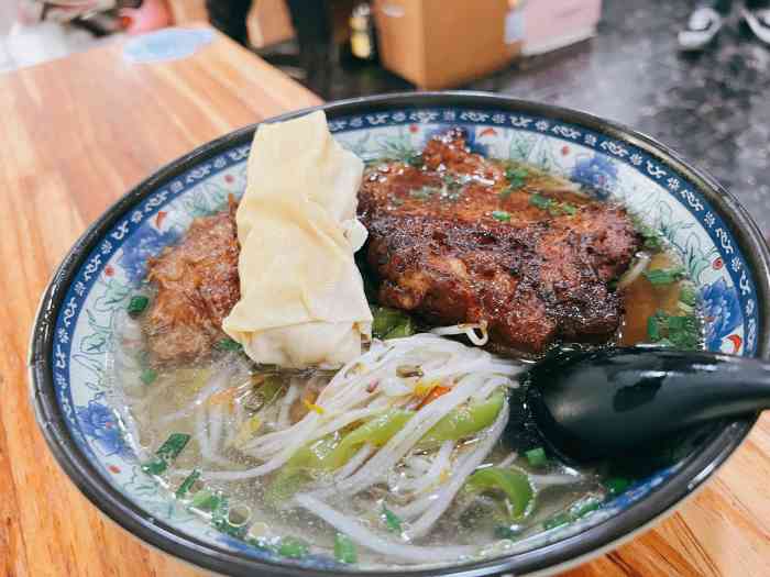 阿五面馆-"进门排队,汤面还是拌面直接和厨房说.一般.