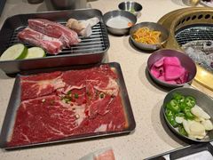 -蚂蚁洞·烤肉大营地(上海静安大悦城店)