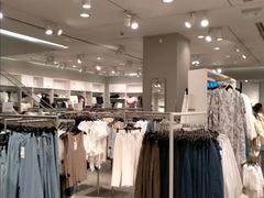 店内环境-H&M(鹏欣水游城店)