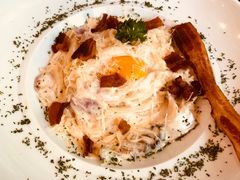 -Chom Cafe and Restaurant
