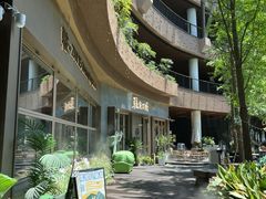 -瑞虹新天地月亮湾