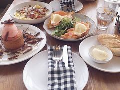 -ROAST coffee & eatery