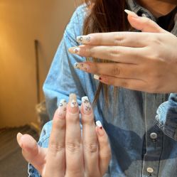 -花系美·美甲美睫精品店