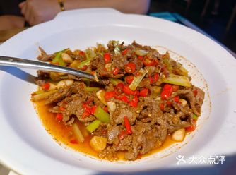 真的是又好吃又下饭还便宜。「手撕包菜」简直了