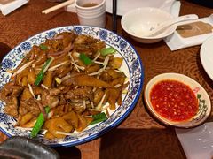 粤式干炒牛河-申粤轩·手工点心·金牌烧味·经典粤菜(丁香花园店)