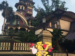 -小镇影院迪士尼小熊Duffy与他的朋友合影地