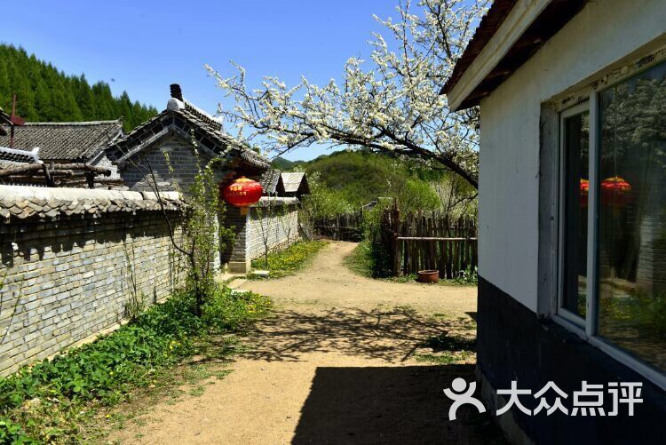 鹿圈子民俗村满族房门外图片 第14张