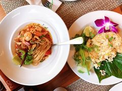 -Chom Cafe and Restaurant