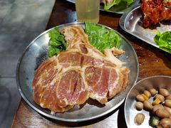 韩式腌猪王排-·缸桶屋·韩式牛肋条自助烤肉(西湖D11店)