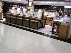 -美式眼镜·授权蔡司.依视路.尼康.豪雅.明月(人民广场店)