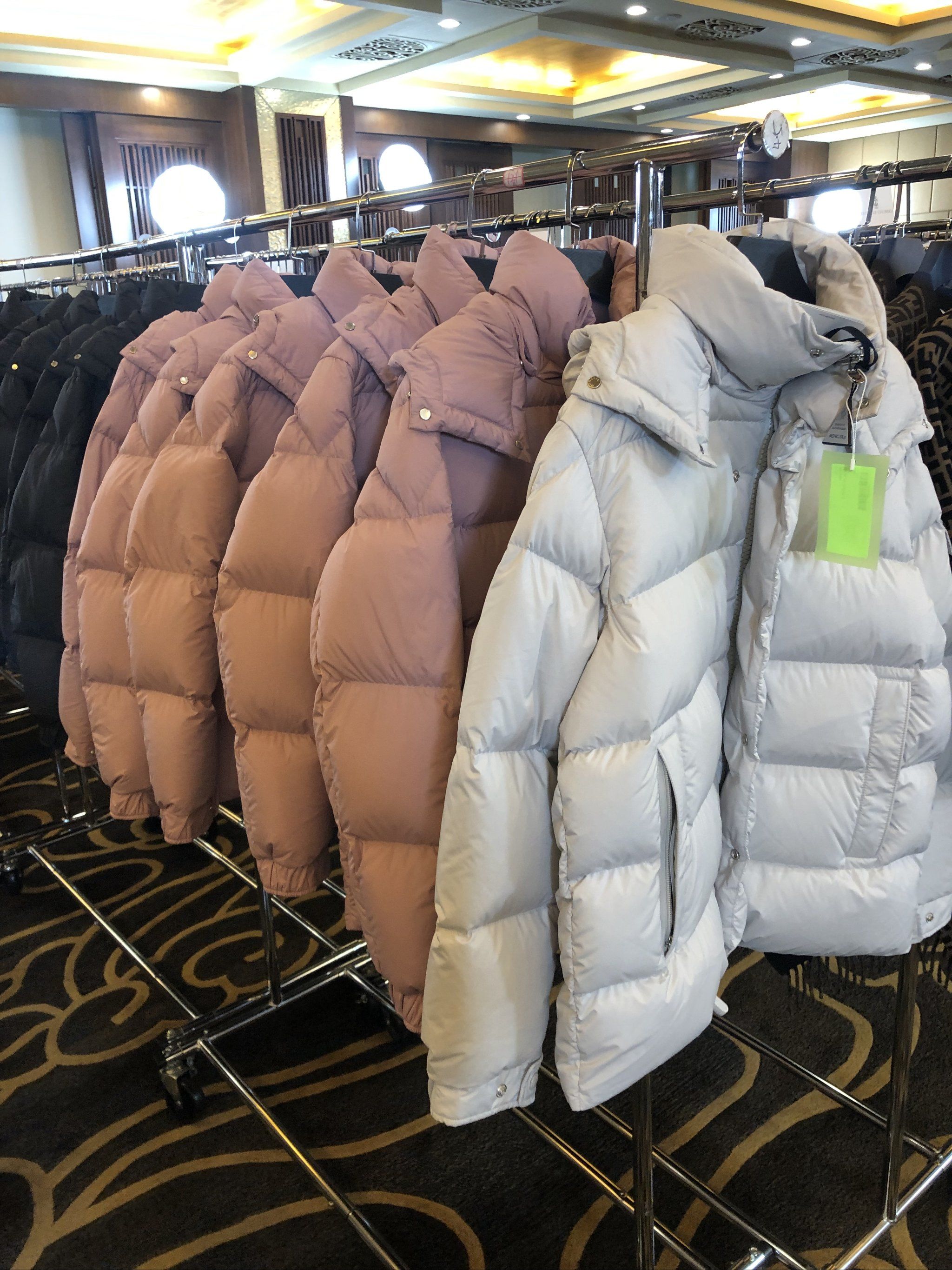 王府井快冲!jil sander羽绒服一折