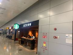 门面-星巴克(浦东机场T2到达店)