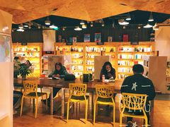 -新华里咖啡书吧(新华书店小寨店)