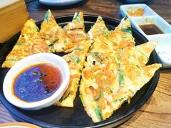 海鲜葱饼-明洞阿姨·韩式酱蟹烤肉·创意料理(三元桥店)