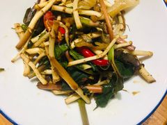 -野山舂·贵州现舂酸汤火锅(鸿通城店)