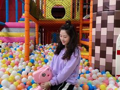 -反弹空间蹦床主题乐园