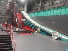 -极限PLAY运动娱乐新世界·团建派对潮玩休闲馆·室内蹦极高空游乐园