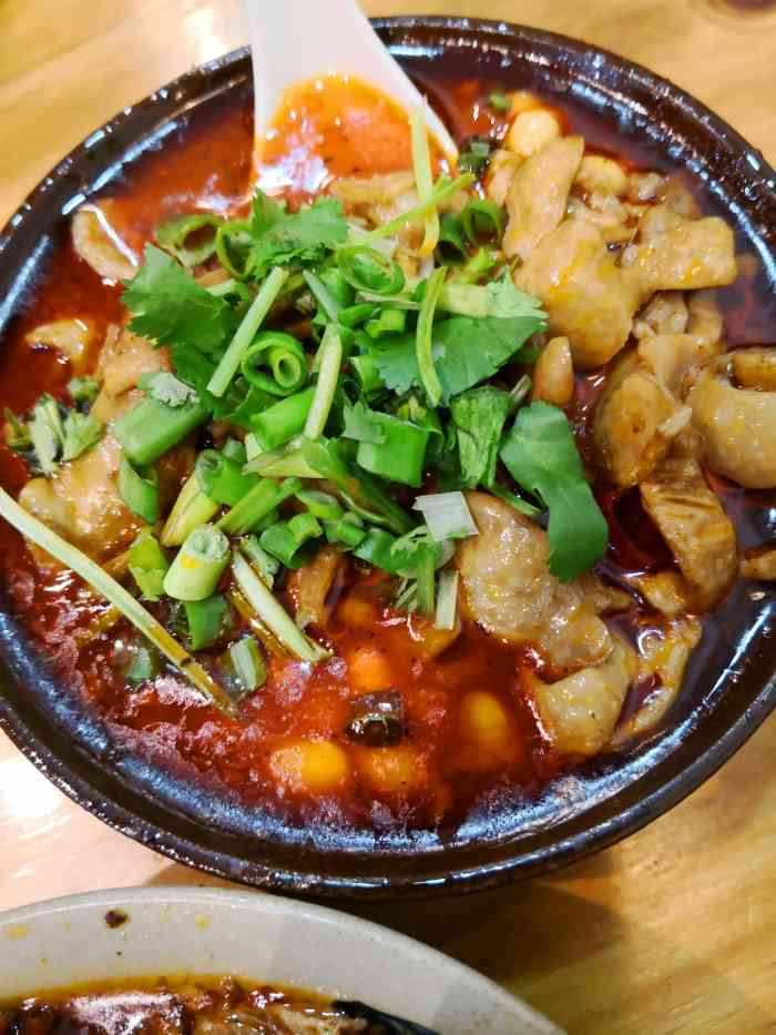 戴庄碗碗肥肠(浙皓店)-"刚到武隆旅行,随便找了家餐厅吃饭,因为看.