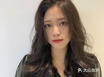 要说今年最流行什么发型和颜色呢