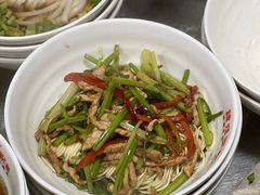 芹菜炒肉丝粉-肆姐面粉馆(坡子街店)