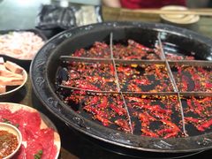-渝嘴小老弟老火锅(华新村店)