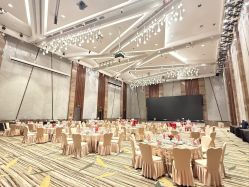 点击看大图 -广州中心皇冠假日酒店·宴会厅