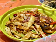 腊肉烧三干-鱼乐岛餐厅·户外花园主题餐厅