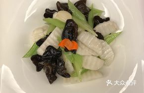 Celery and Yam Stir-fried with Black Mushrooms
