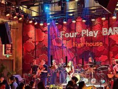 -FOUR PLAY BAR