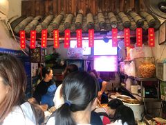 等位区-爆炸头阿姨小四川正宗川味小吃(无任何分店)