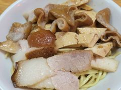 -松树干拌面店