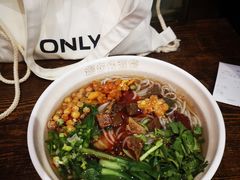 -爆炸头阿姨小四川正宗川味小吃(无任何分店)
