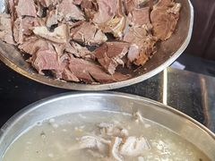 -老石黑山羊毛驴肉火锅(金凯广场店)