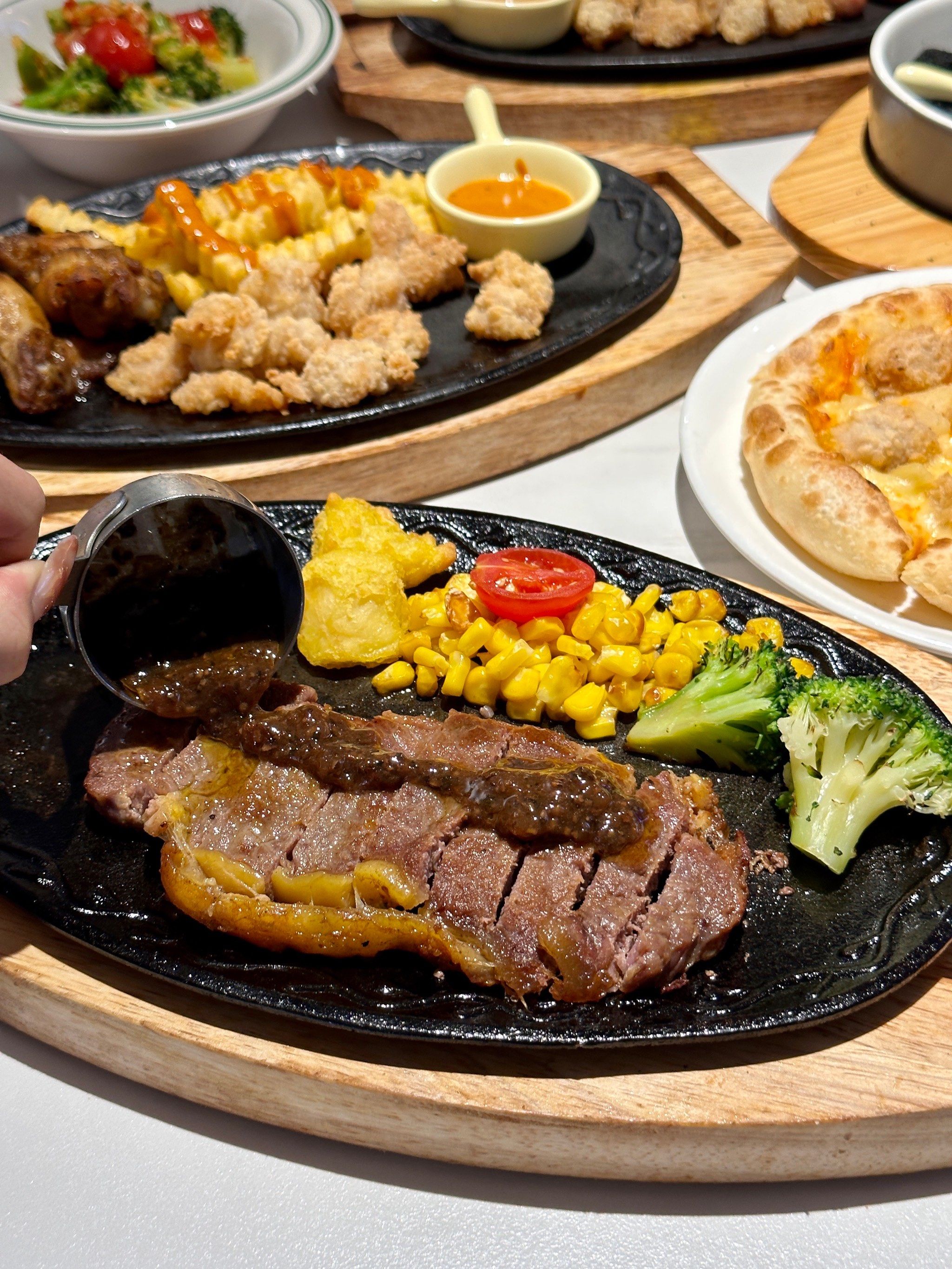 武汉人有自己的萨莉亚!穷鬼西餐厅.