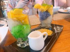 -Chom Cafe and Restaurant