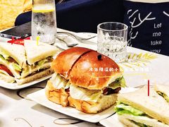 俄式双肉饼七层汉堡-吱咖啡西式简餐