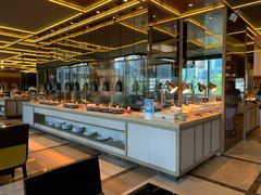 自助取餐区-大中华希尔顿酒店-念自助餐·嗨啤·小龙虾
