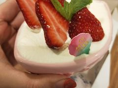 -花花卷卷·鲜食蛋糕(静安久光百货店)