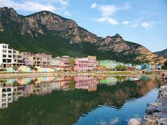 -百里峡七彩艺术小镇