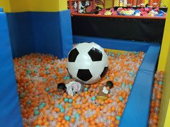 -爱蹦iBOON蹦床运动馆(江汉店)