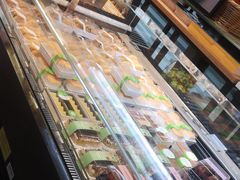 面包甜点陈列柜-爱达乐面包生日蛋糕(旭海时代广场店)