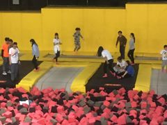 -嘿哟动霸CHUA·新潮玩运动娱乐中心·蹦床滑冰团建乐园
