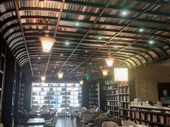 -钟书阁(松江泰晤士小镇店)