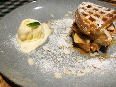 香蕉和煮炼奶华夫饼-Moka Bros 摩卡站(西单大悦城店)