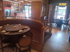 大堂-醉美东江·三文鱼·烧鸡公