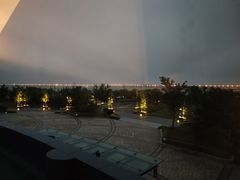 -上海滴水湖皇冠假日酒店