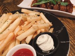 -layback cafe & bar