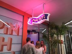 -Pinchy's Lobster & Champagne Bar