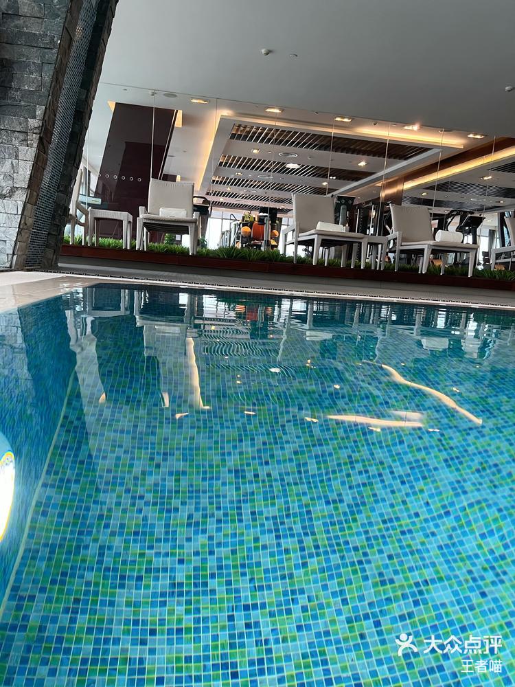 「石家庄希尔顿酒店游泳池」天儿太热 im-大众点评